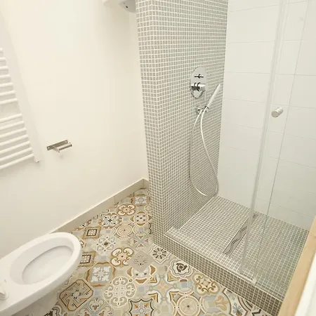 Tramvaj Διαμέρισμα *